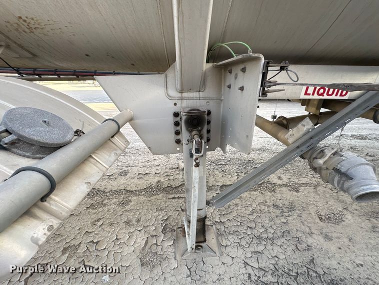image for item EU0814 2013 Heil Trailer International fuel trailer