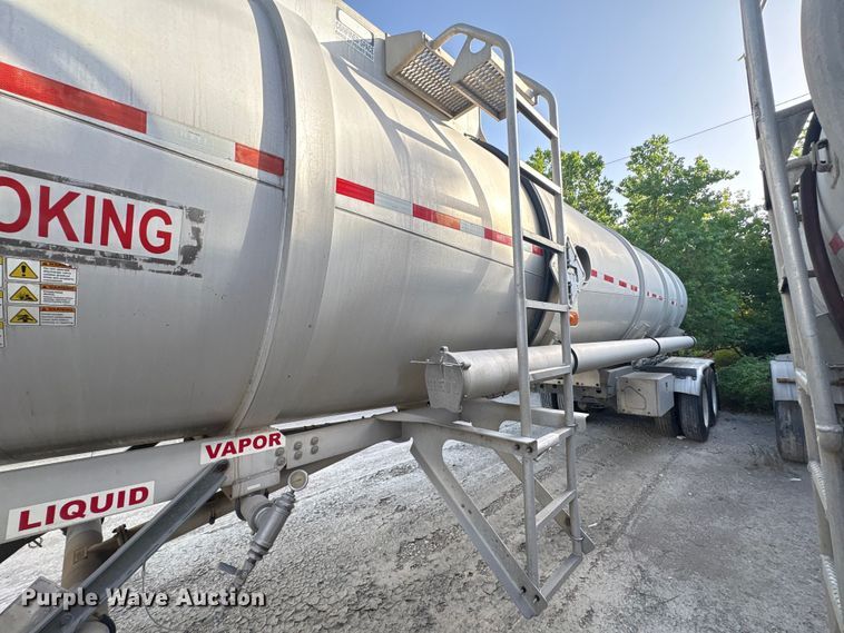 image for item EU0814 2013 Heil Trailer International fuel trailer