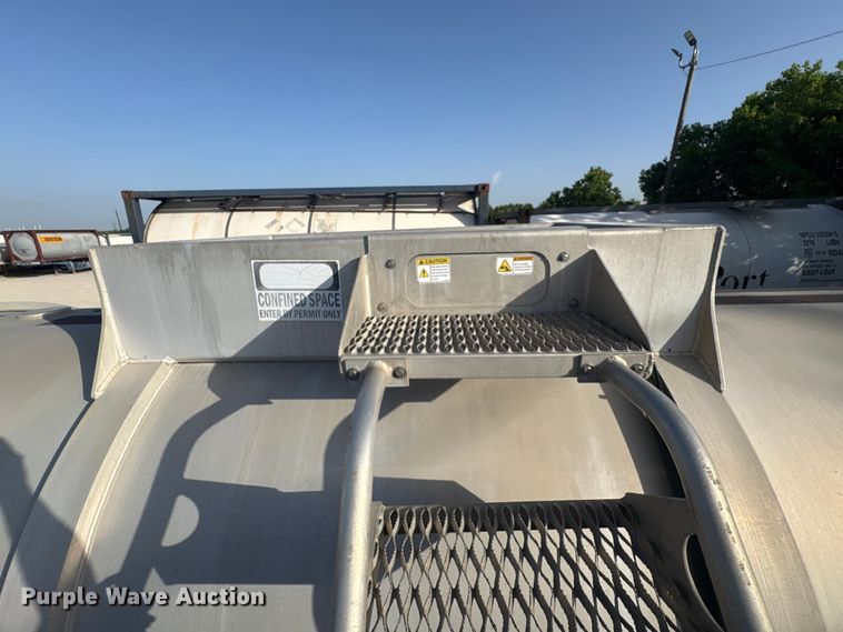 image for item EU0814 2013 Heil Trailer International fuel trailer