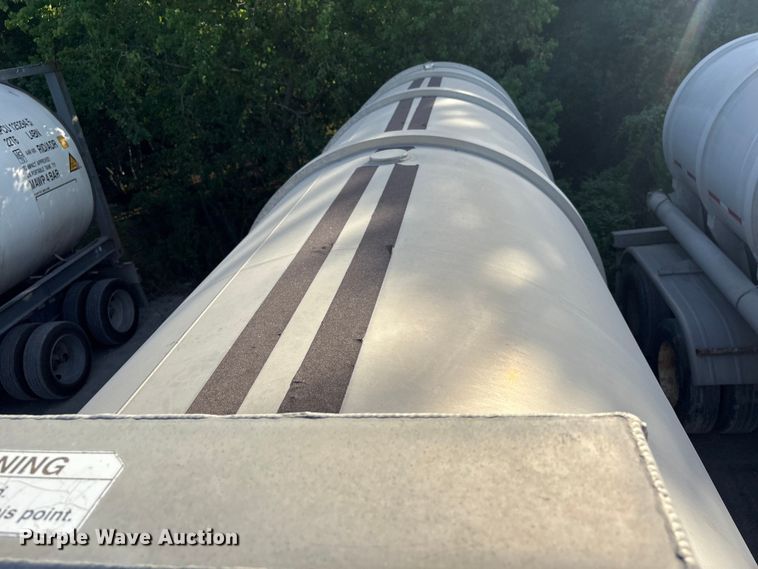 image for item EU0814 2013 Heil Trailer International fuel trailer