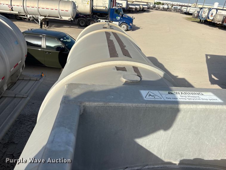 image for item EU0814 2013 Heil Trailer International fuel trailer