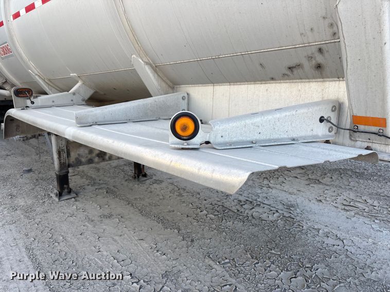 image for item EU0814 2013 Heil Trailer International fuel trailer