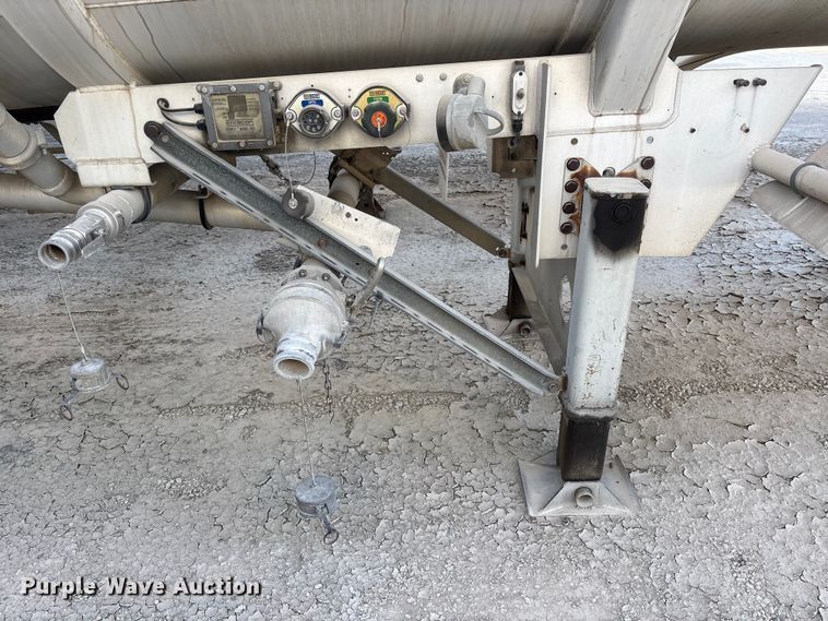 image for item EU0814 2013 Heil Trailer International fuel trailer