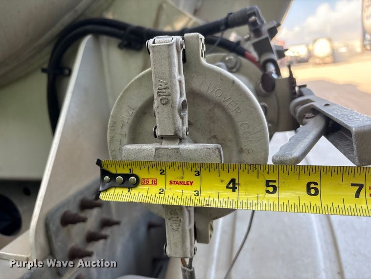 image for item EU0814 2013 Heil Trailer International fuel trailer