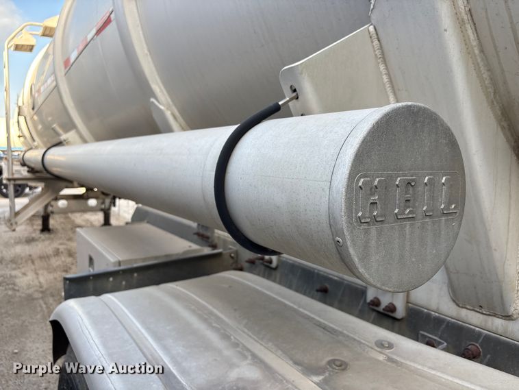 image for item EU0814 2013 Heil Trailer International fuel trailer