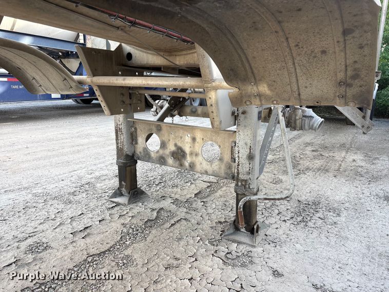 image for item EU0814 2013 Heil Trailer International fuel trailer