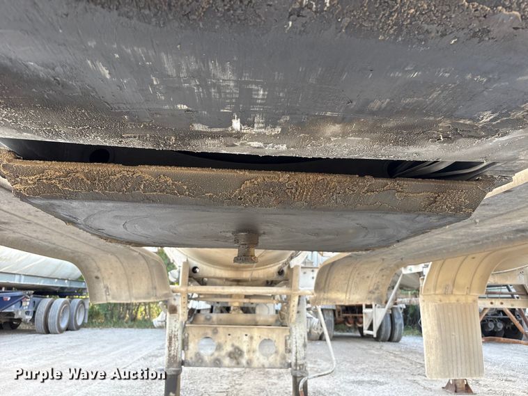 image for item EU0814 2013 Heil Trailer International fuel trailer