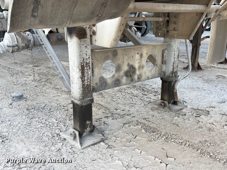 image for item EU0814 2013 Heil Trailer International fuel trailer