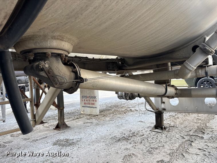 image for item EU0814 2013 Heil Trailer International fuel trailer