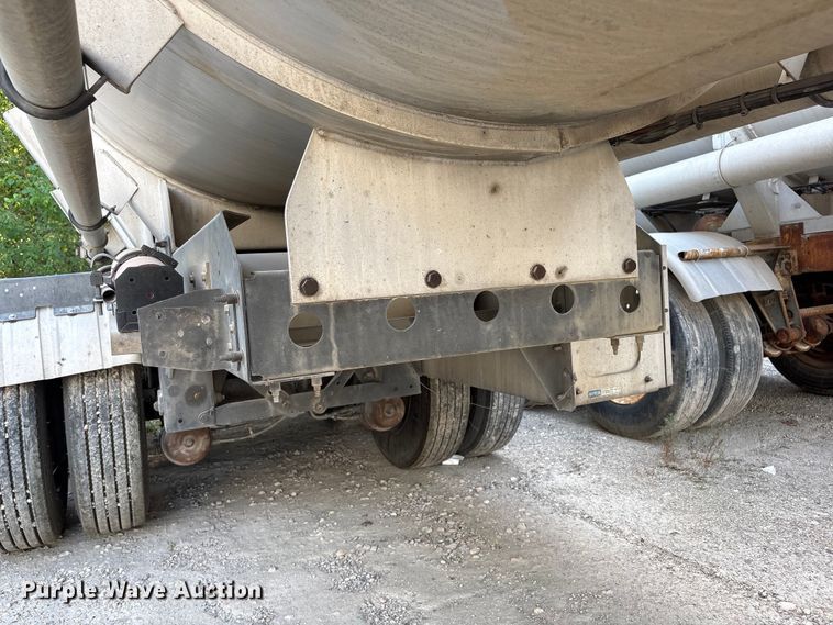 image for item EU0814 2013 Heil Trailer International fuel trailer