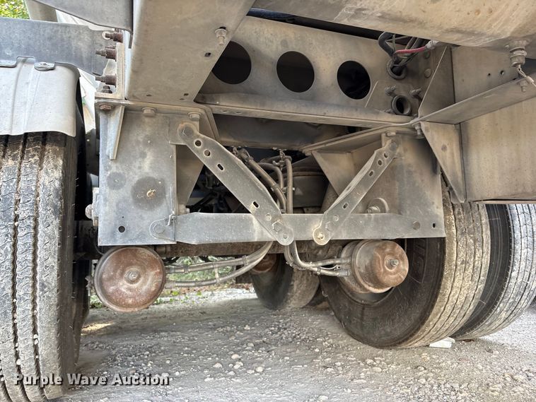 image for item EU0814 2013 Heil Trailer International fuel trailer
