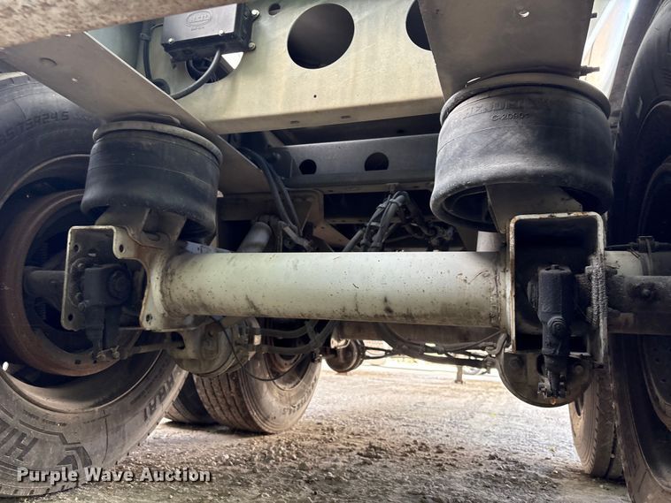 image for item EU0814 2013 Heil Trailer International fuel trailer