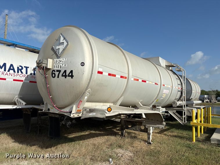 2013 Heil Trailer International fuel trailer