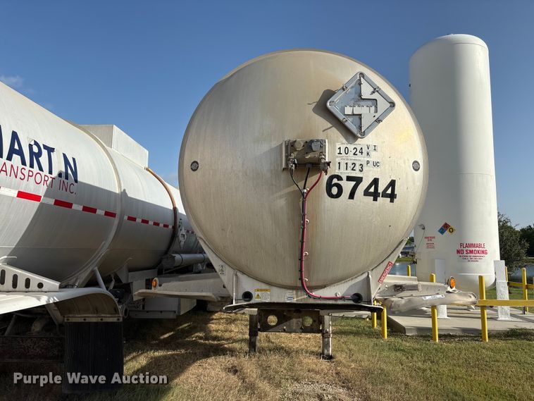 image for item EU0815 2013 Heil Trailer International fuel trailer
