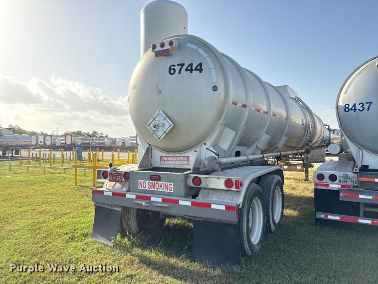 image for item EU0815 2013 Heil Trailer International fuel trailer
