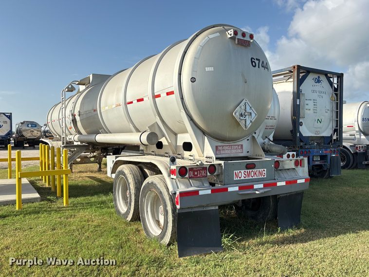 image for item EU0815 2013 Heil Trailer International fuel trailer