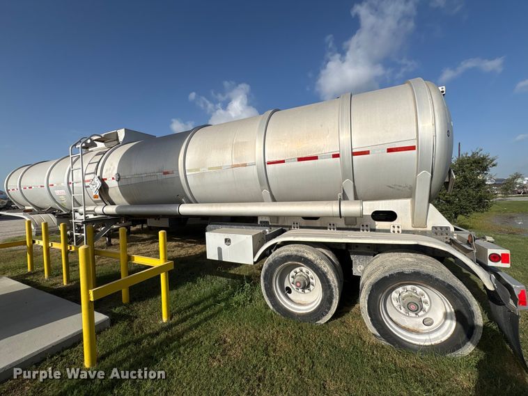 image for item EU0815 2013 Heil Trailer International fuel trailer