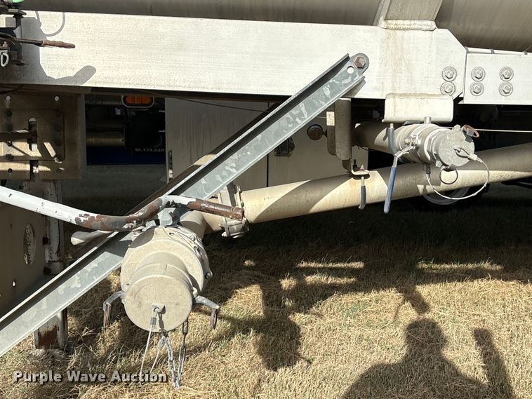 image for item EU0815 2013 Heil Trailer International fuel trailer