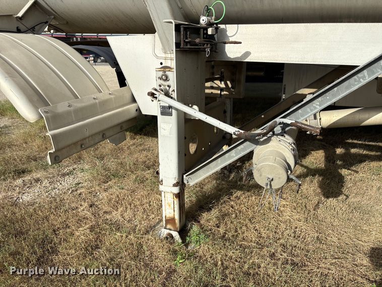 image for item EU0815 2013 Heil Trailer International fuel trailer
