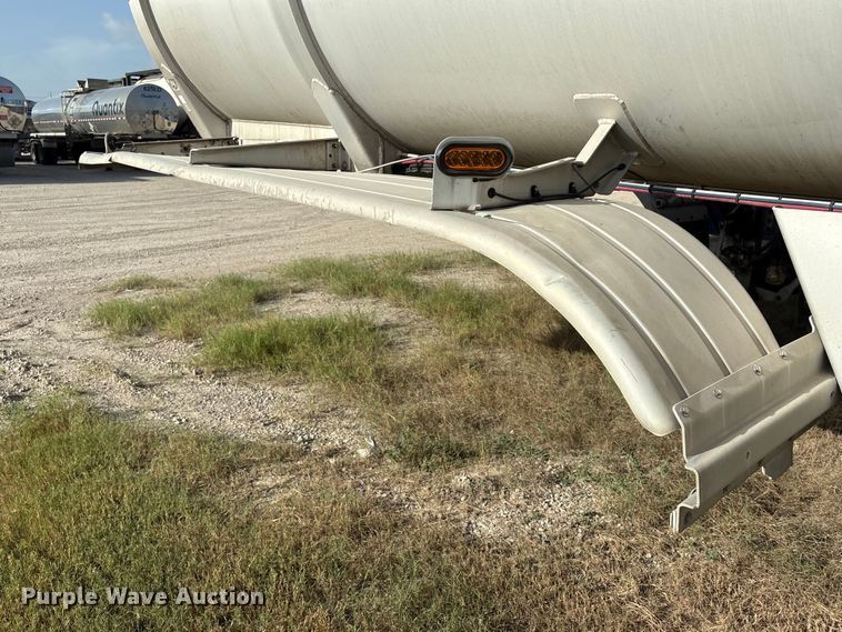 image for item EU0815 2013 Heil Trailer International fuel trailer