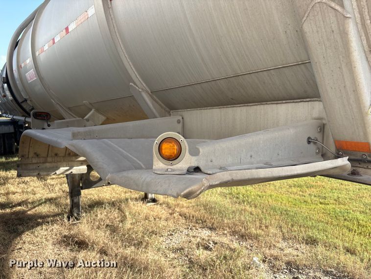 image for item EU0815 2013 Heil Trailer International fuel trailer