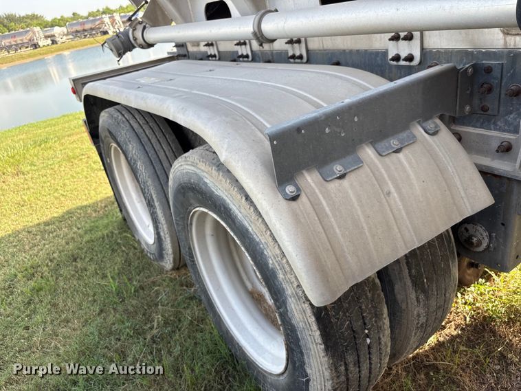 image for item EU0815 2013 Heil Trailer International fuel trailer