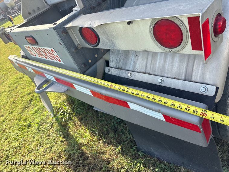 image for item EU0815 2013 Heil Trailer International fuel trailer