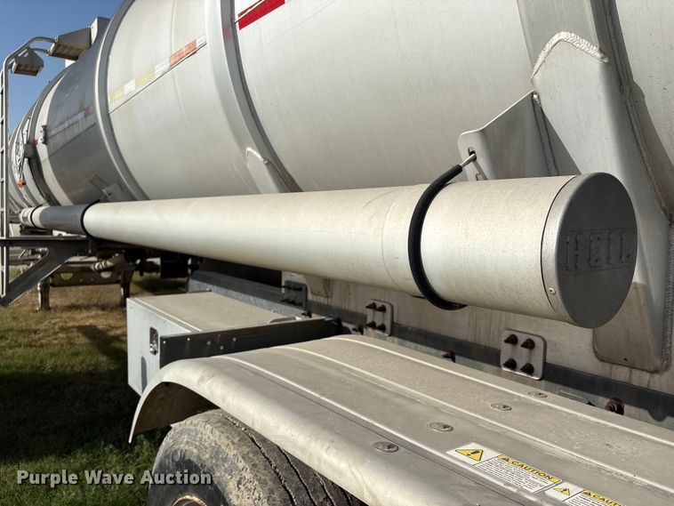 image for item EU0815 2013 Heil Trailer International fuel trailer