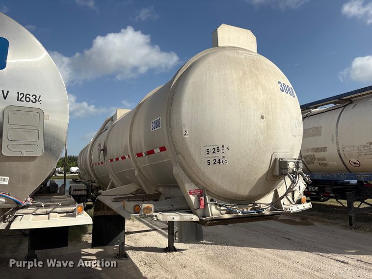image for item EU0817 1992 Trailmaster fuel trailer