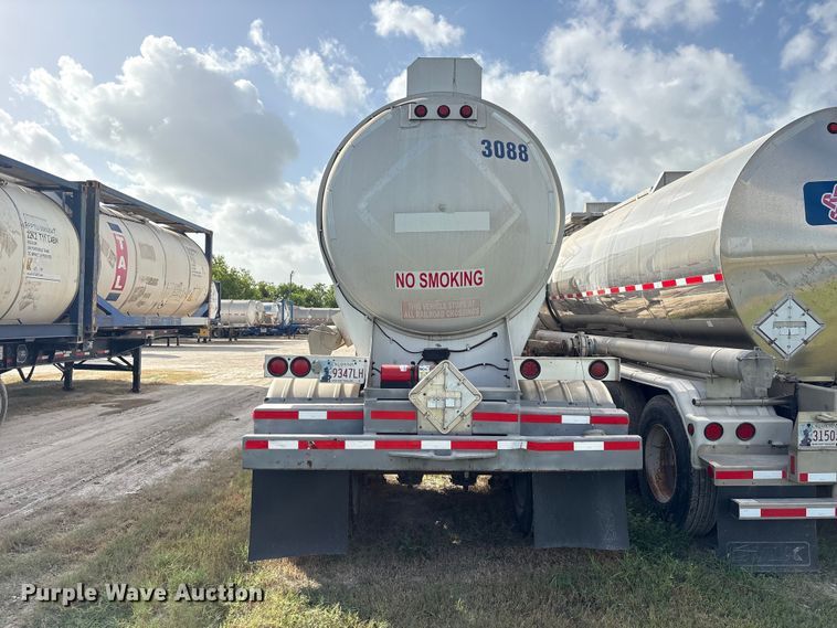 image for item EU0817 1992 Trailmaster fuel trailer