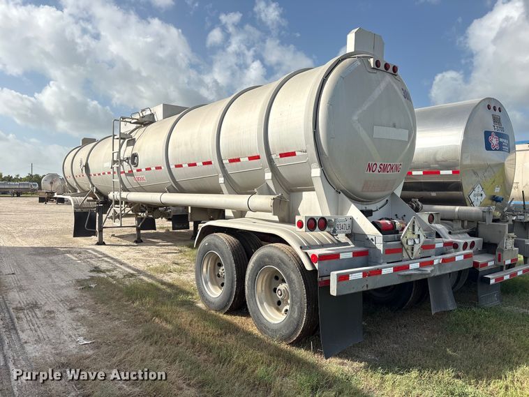 image for item EU0817 1992 Trailmaster fuel trailer