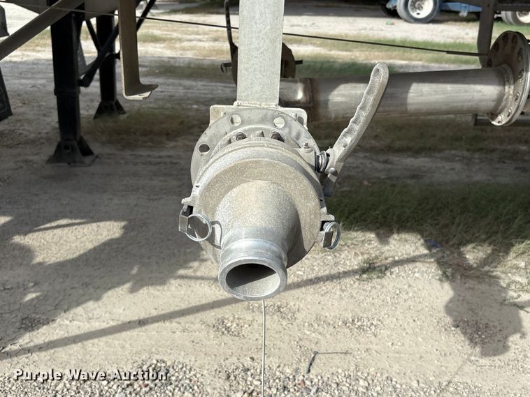 image for item EU0817 1992 Trailmaster fuel trailer