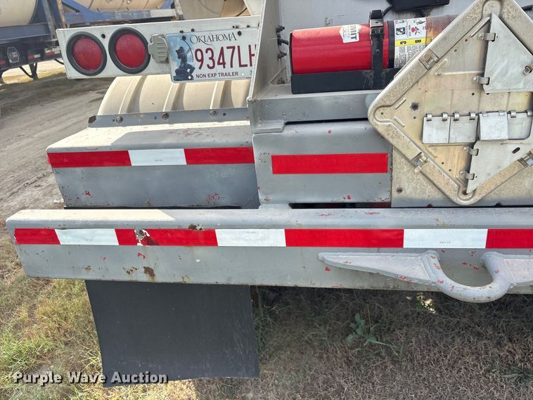 image for item EU0817 1992 Trailmaster fuel trailer