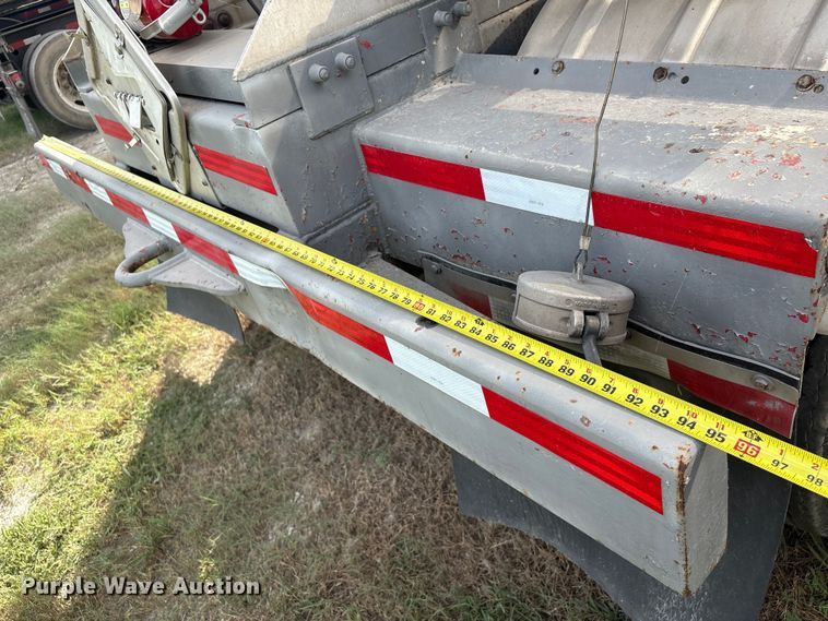 image for item EU0817 1992 Trailmaster fuel trailer