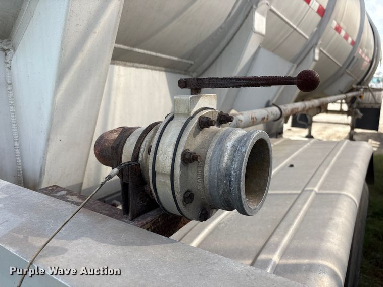 image for item EU0817 1992 Trailmaster fuel trailer