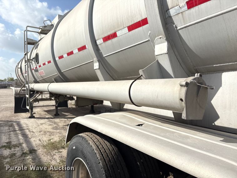 image for item EU0817 1992 Trailmaster fuel trailer