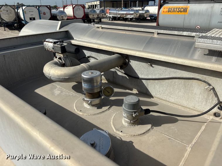 image for item EU0817 1992 Trailmaster fuel trailer