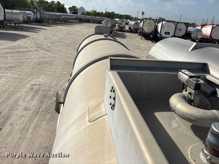 image for item EU0817 1992 Trailmaster fuel trailer