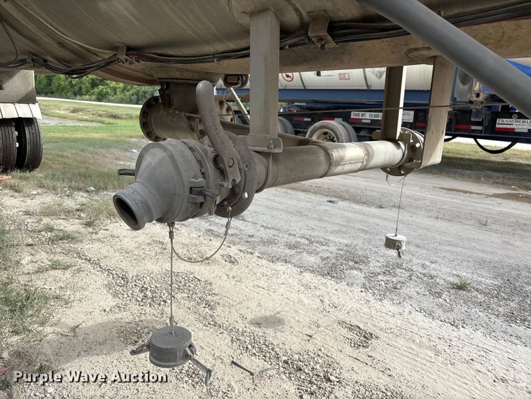image for item EU0817 1992 Trailmaster fuel trailer