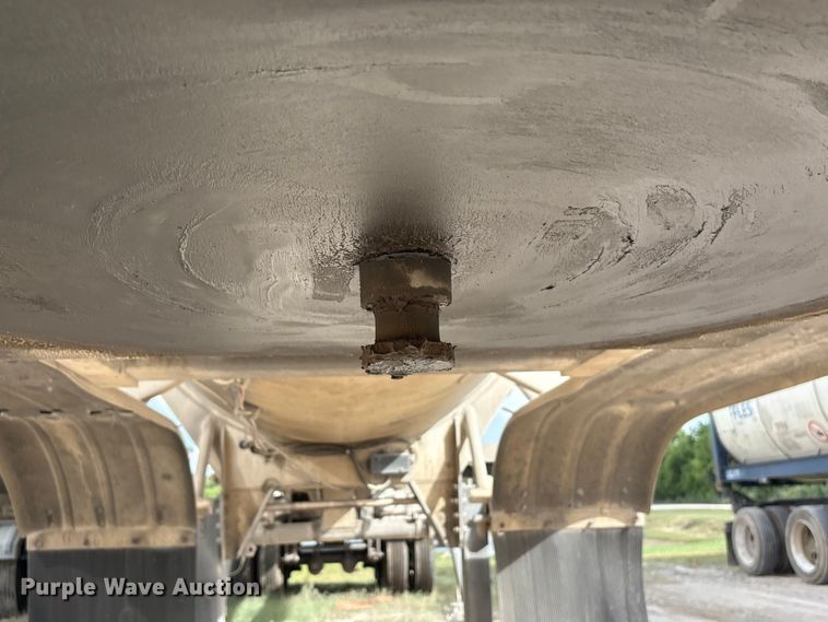 image for item EU0817 1992 Trailmaster fuel trailer