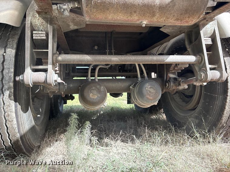 image for item EU0817 1992 Trailmaster fuel trailer