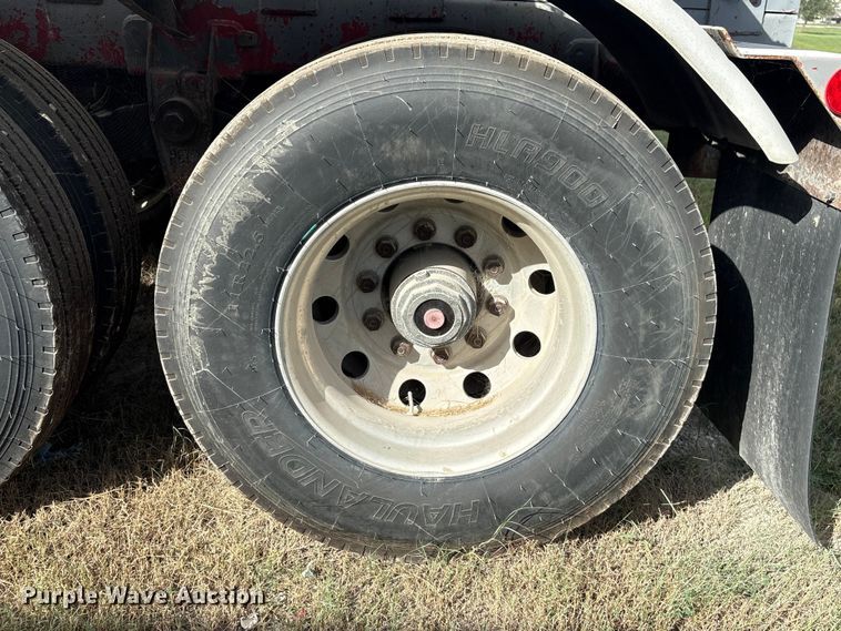 image for item EU0817 1992 Trailmaster fuel trailer