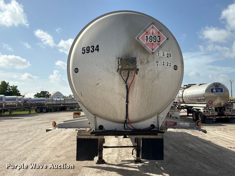 image for item EU0818 2013 Heil Trailer International fuel trailer