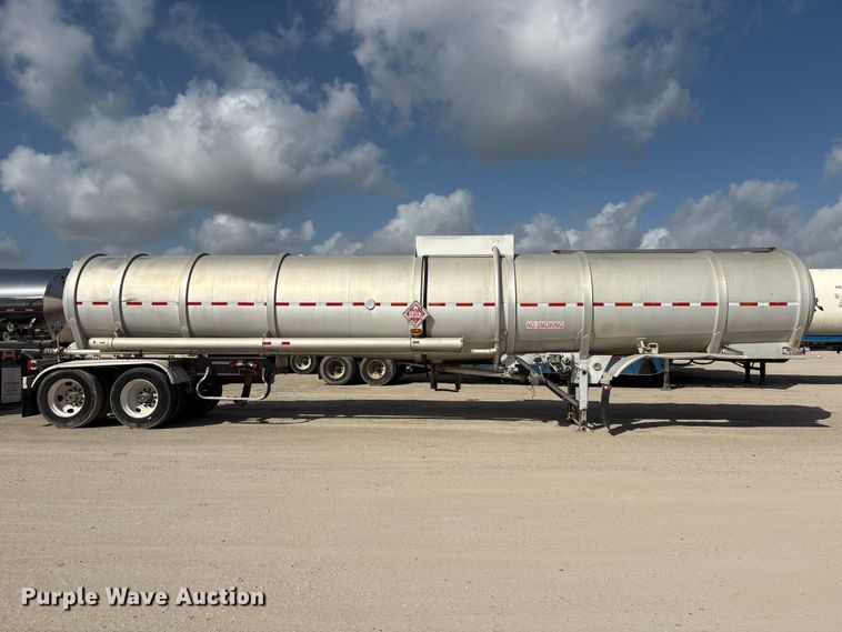 image for item EU0818 2013 Heil Trailer International fuel trailer