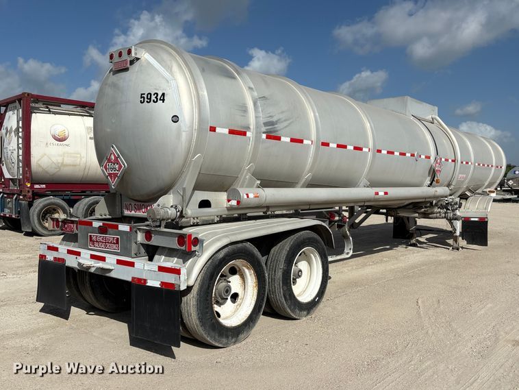 image for item EU0818 2013 Heil Trailer International fuel trailer