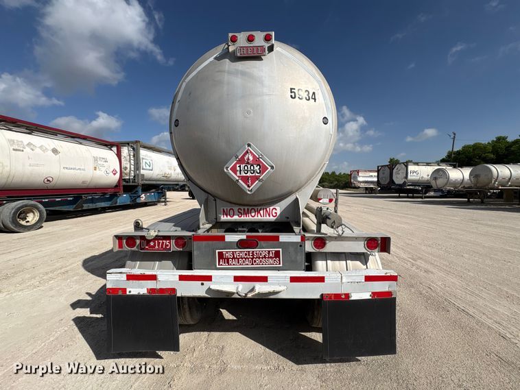 image for item EU0818 2013 Heil Trailer International fuel trailer