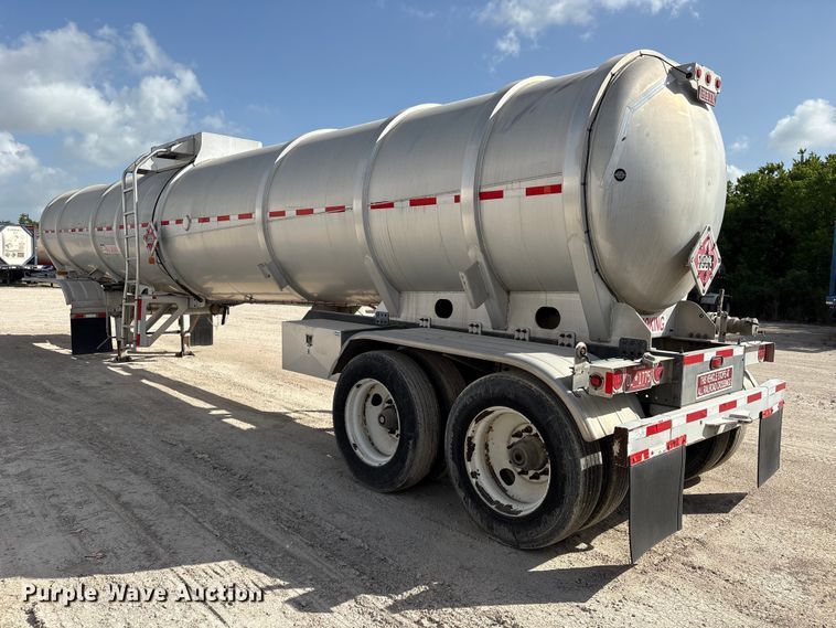 image for item EU0818 2013 Heil Trailer International fuel trailer