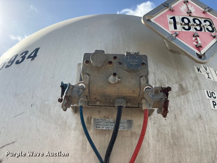 image for item EU0818 2013 Heil Trailer International fuel trailer