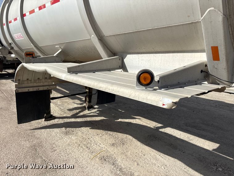 image for item EU0818 2013 Heil Trailer International fuel trailer