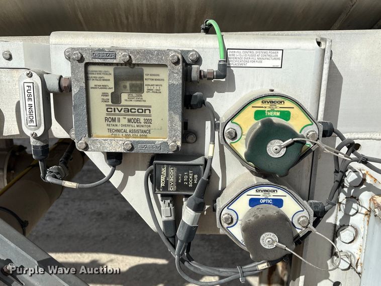 image for item EU0818 2013 Heil Trailer International fuel trailer